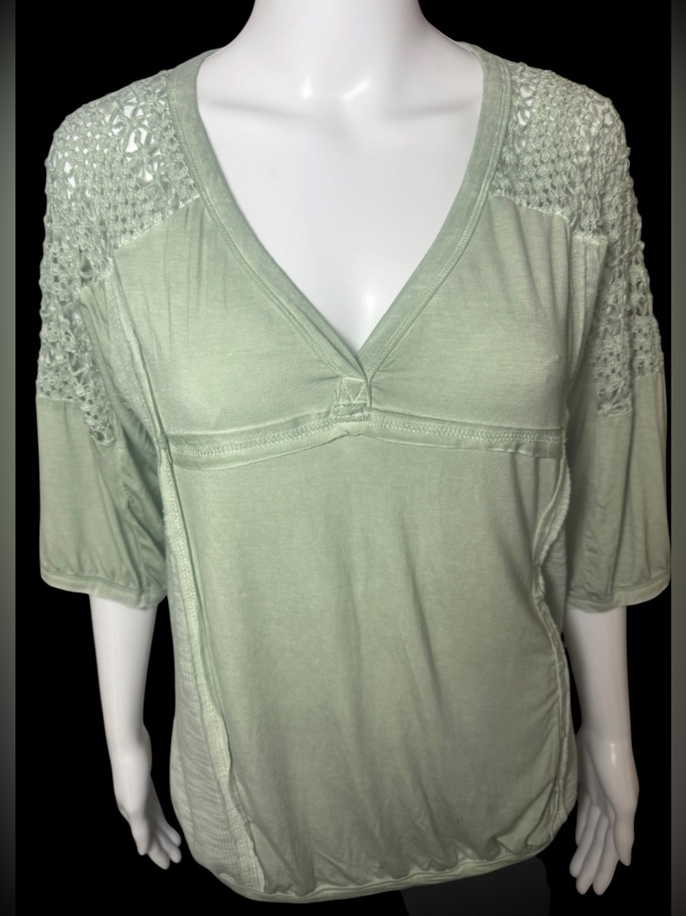 POL Sage Green Crochet Shoulder/Back V Neck Boho Top Size Small 1/2 sleeve